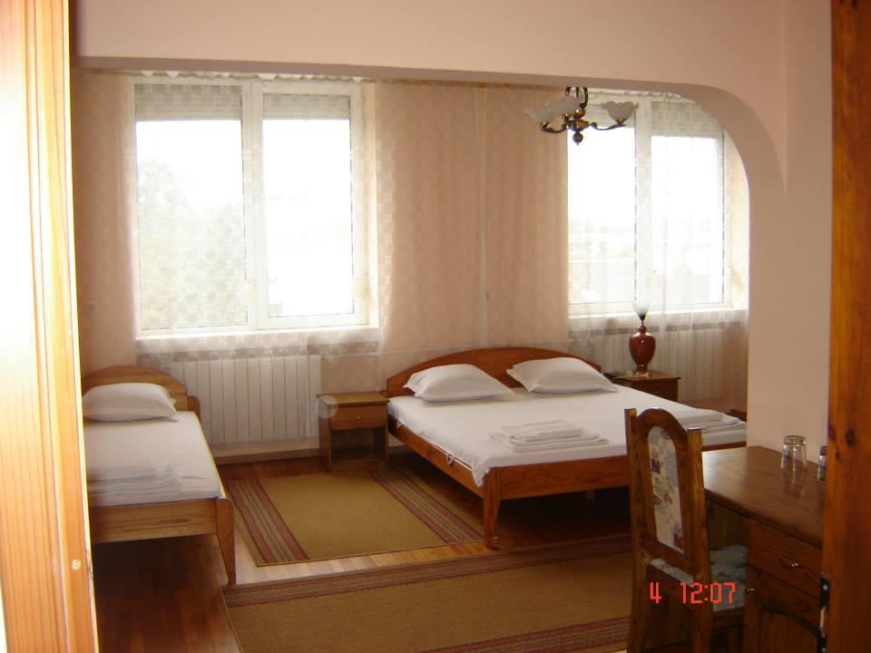 Kanclera Hotel Kaspichan Phòng bức ảnh