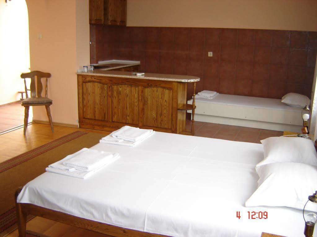 Kanclera Hotel Kaspichan Ngoại thất bức ảnh